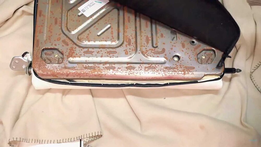 tesla-model-3-reveals-rust-in-the-seats-