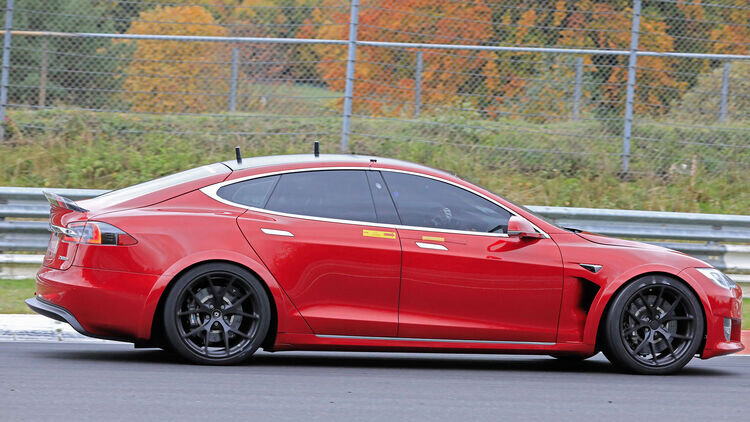 Tesla-Model-S-bigMobileWide2x-3ec4c24c-1