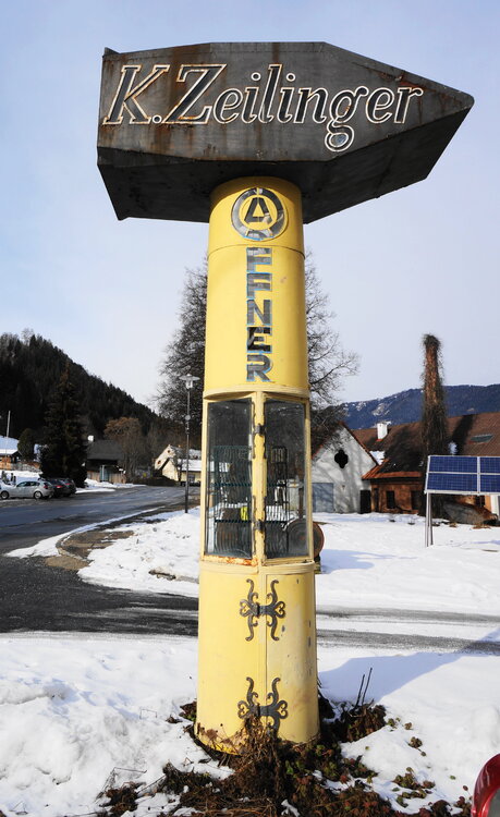 Schmiedemuseum_Himmelberg,_Kärnten__Der_große_Hammer_.jpg